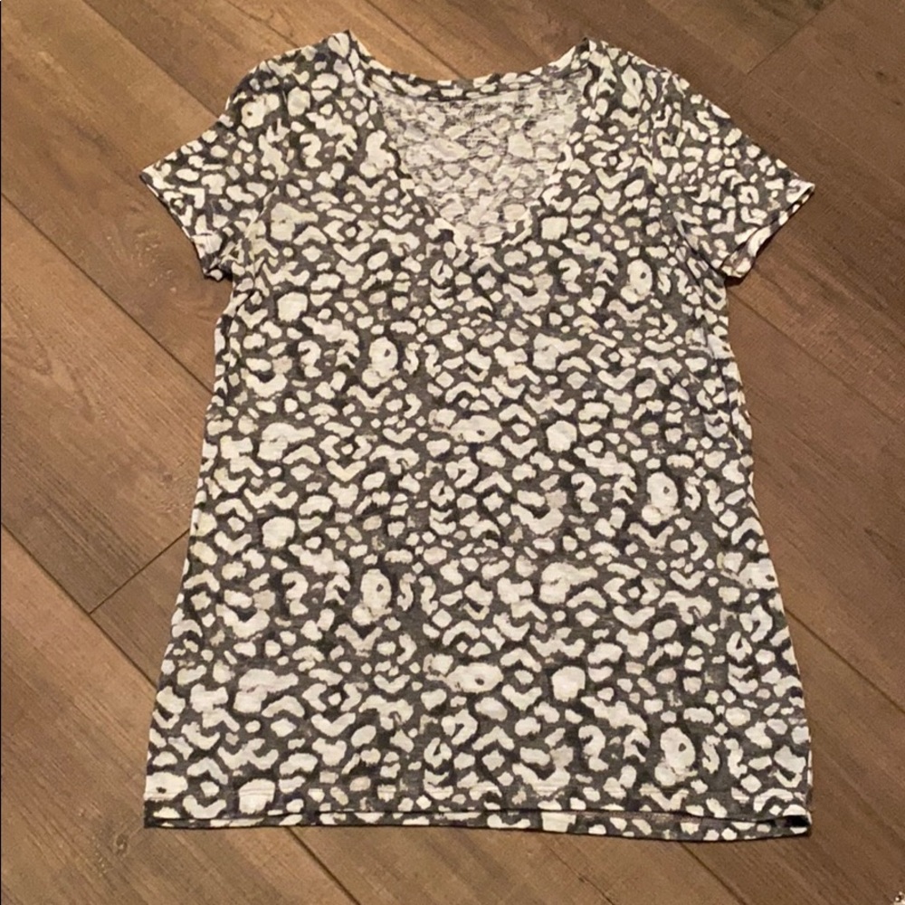 American Eagle V-Neck